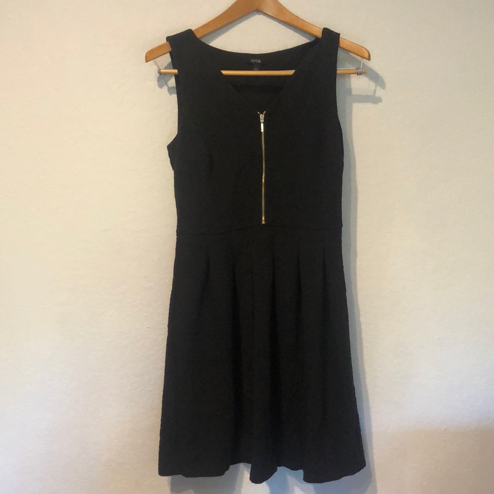 Apt 9 little black dress- with pockets!